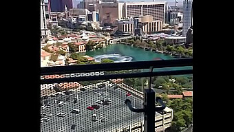 Interracial Begegnung In Vegas Führt Zu Intensivem Oralsex Und Gesichtsbesamung