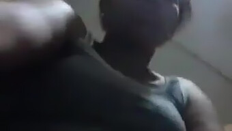 Vídeo Caseiro De Uma Milf Negra Gozando Durante A Masturbação