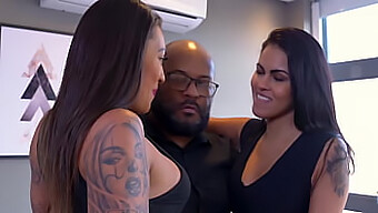 Un Couple Interracial Profite D'Un Trio Chaud Avec Une Call-Girl Latina.