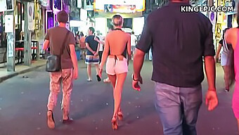 Ein Amerikanischer Mann Macht Eine Thailändische Sexreise Und Trifft Auf Ein Zierliches Bargirl.