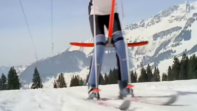 Orgie De Fellation Rétro Avec Des Amateurs De Sport D'Hiver.