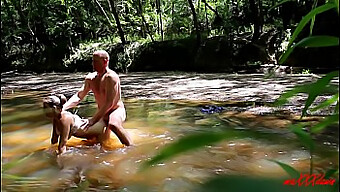 คู่รักอเมริกันมีเซ็กส์กลางแจ้งในสวนสาธารณะ Lake Houston