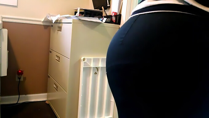 Curvy Milf In Professional Attire