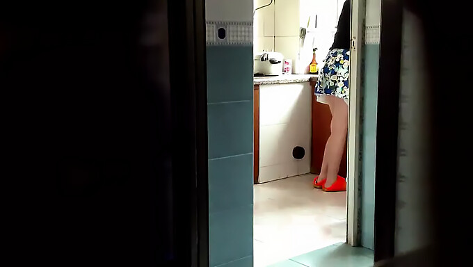 La Milf Asiatica Si Fa Birichina In Cucina (Parte Uno).Mp4