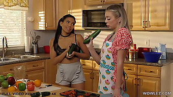 El Encuentro De Cocina Morboso De Tiffany Watson Y Jada Kai Con Un Pepino