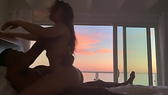 Vidéos Hd De La Session De Sexe Interracial D'Un Couple Amateur À Malibu